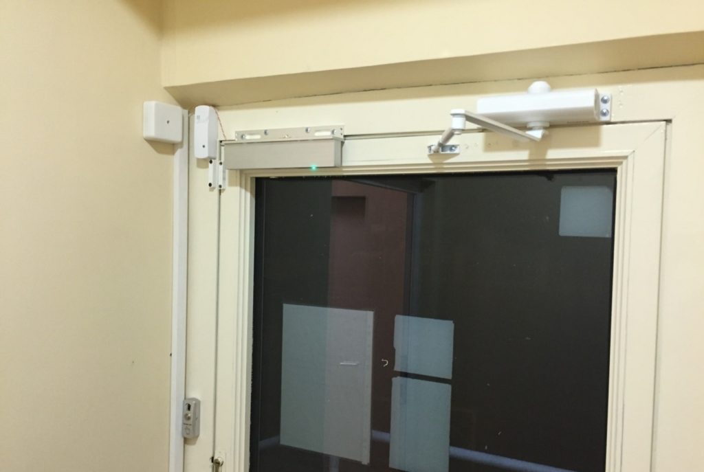электрозамок для пластиковой двери