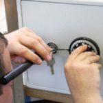 не открывается кодовый замок на двери